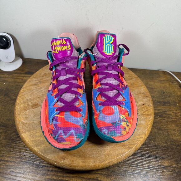 Nike Kyrie 4 Low 1 World 1 People Men\'s Size 10.5 Shoes Sneakers CW3985-600 main image 11